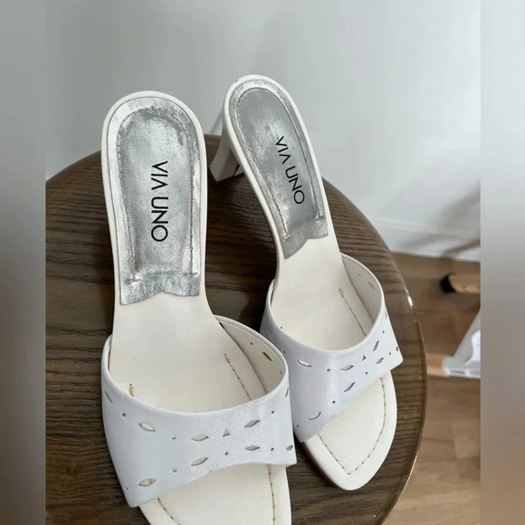 Via Uno White Cut-Out Mule Sandals Slip-On Heels Size 7 - Picture 3 of 7